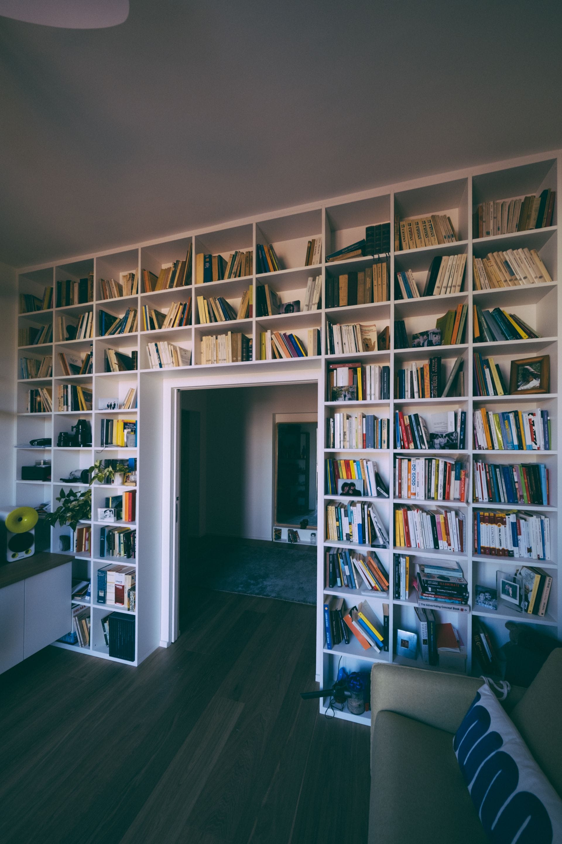Fitted oak alcove cabinetry and library shelving